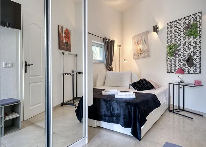 Nika By Interhome Case de vacanță